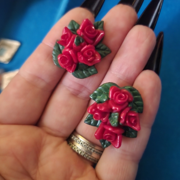 VINTAGE clip on rose bouquet earrings - Picture 4 of 4